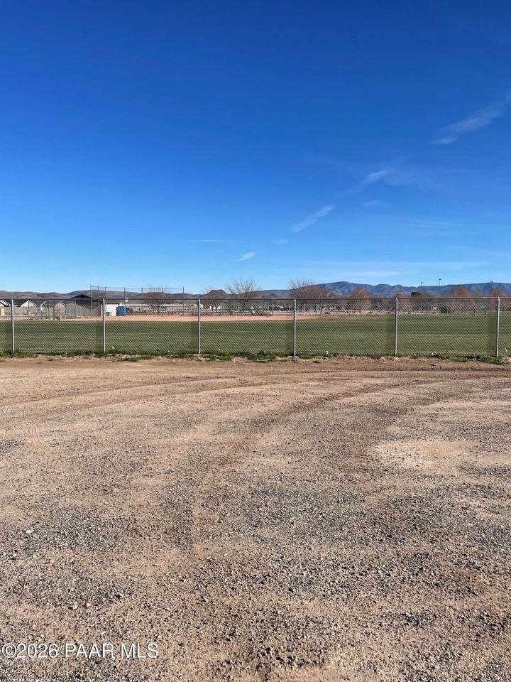 1118 Helsing Rd - Photo 2 of 29