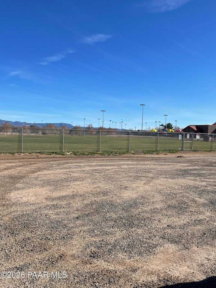 1118 Helsing Rd - Photo 4 of 29