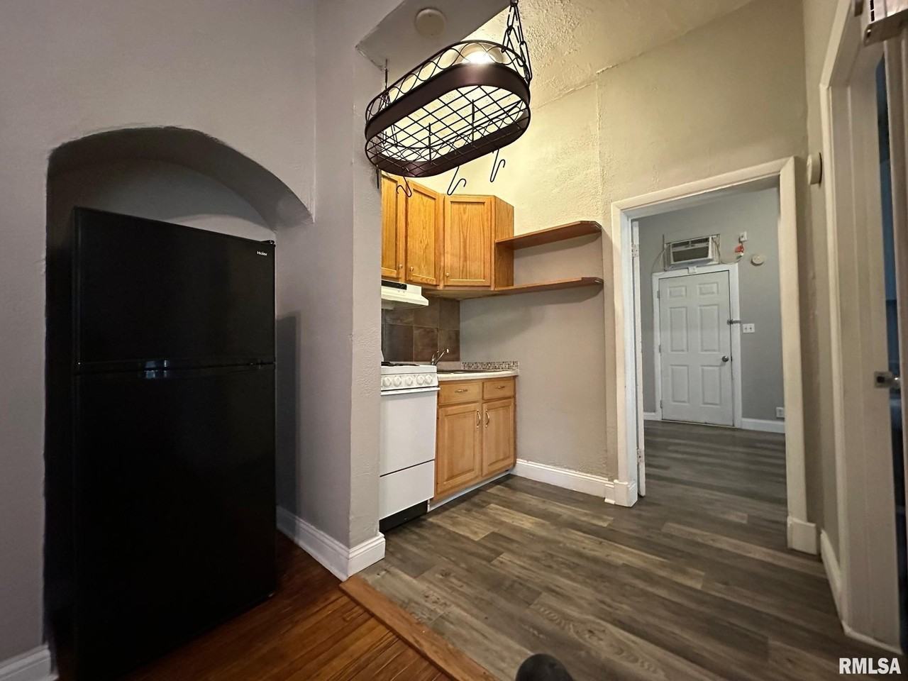 333 S Douglas Ave Apt 2 #2 - Photo 4 of 11