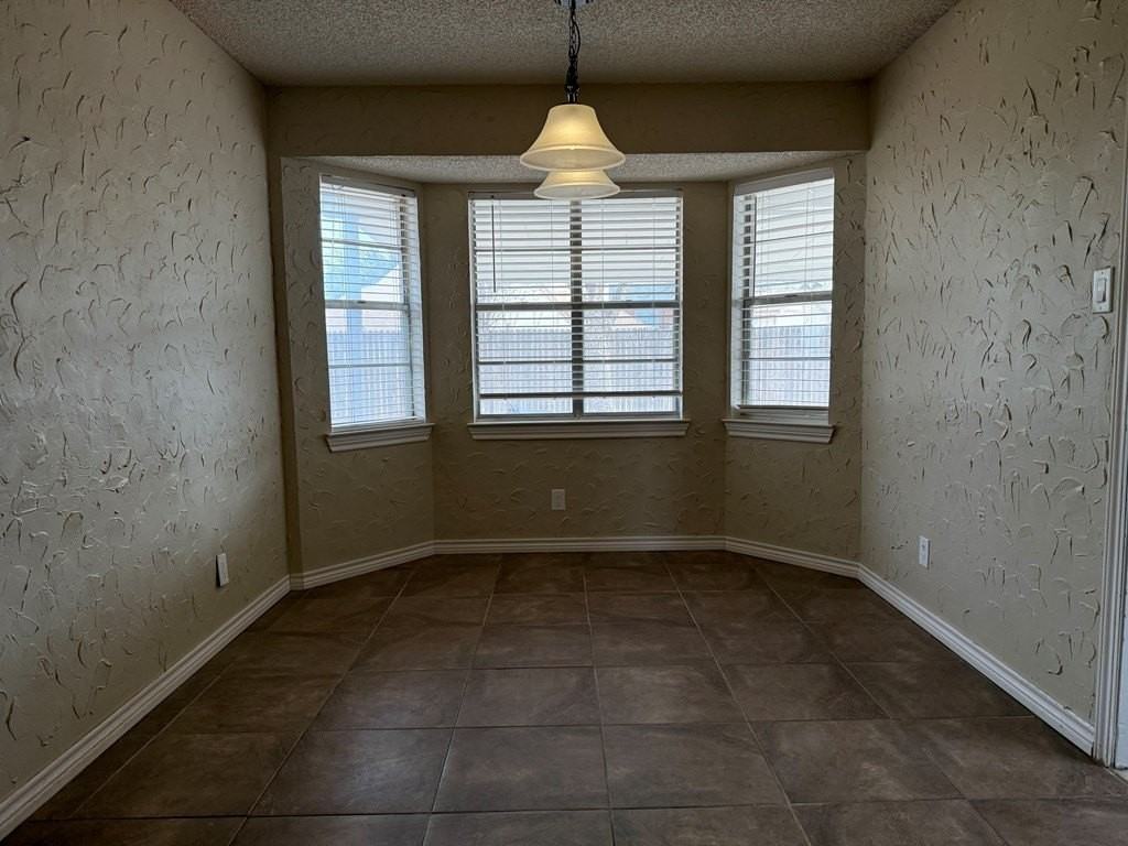 3002 Phillip Pl - Photo 3 of 11