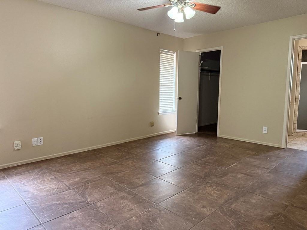 3002 Phillip Pl - Photo 6 of 11