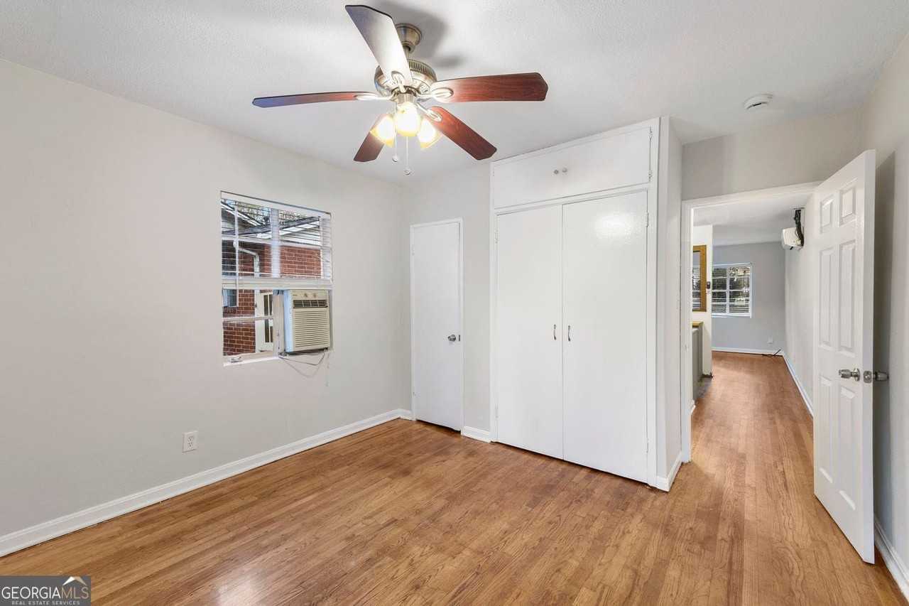 121 Fairview St - Photo 2 of 11