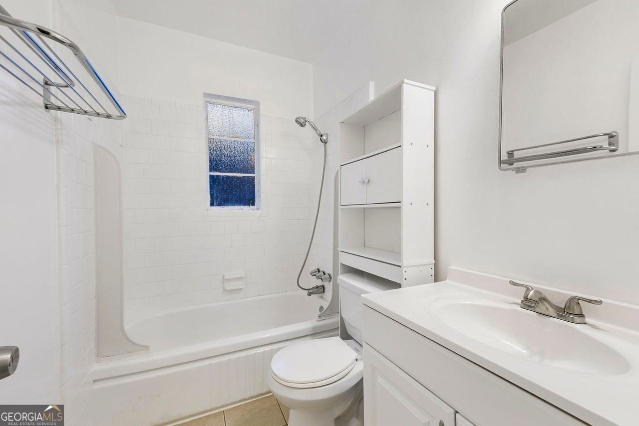 121 Fairview St - Photo 3 of 11