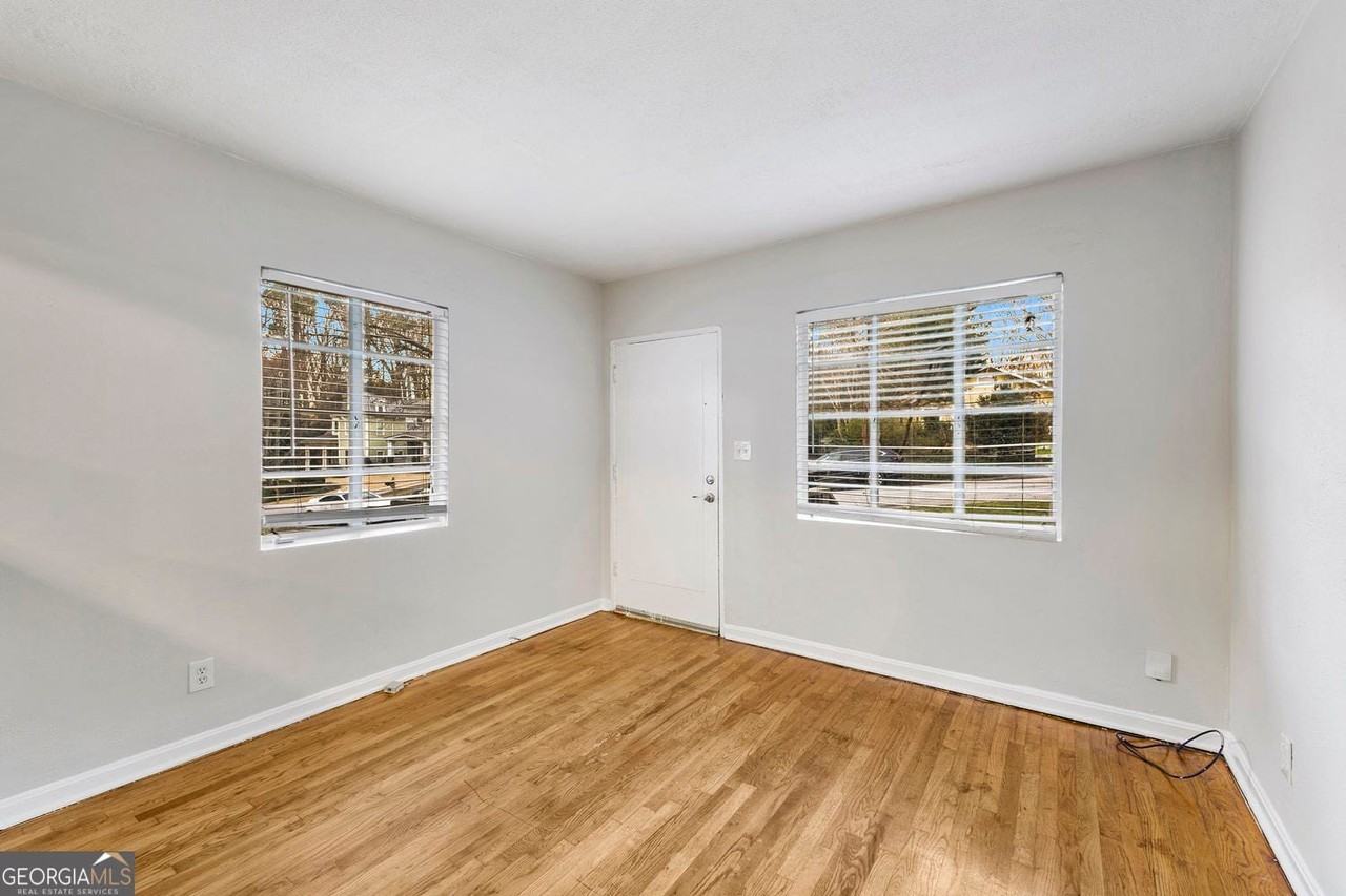 121 Fairview St - Photo 5 of 11