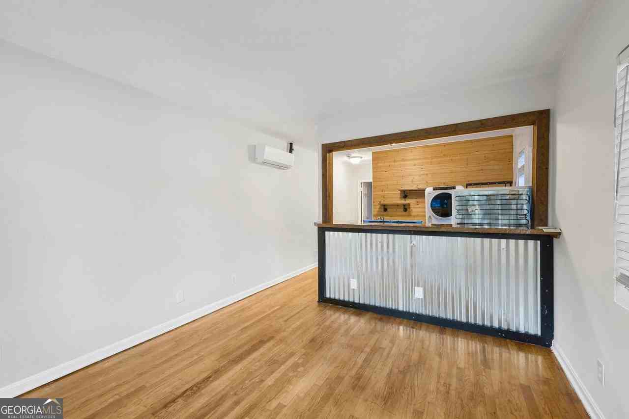 121 Fairview St - Photo 7 of 11