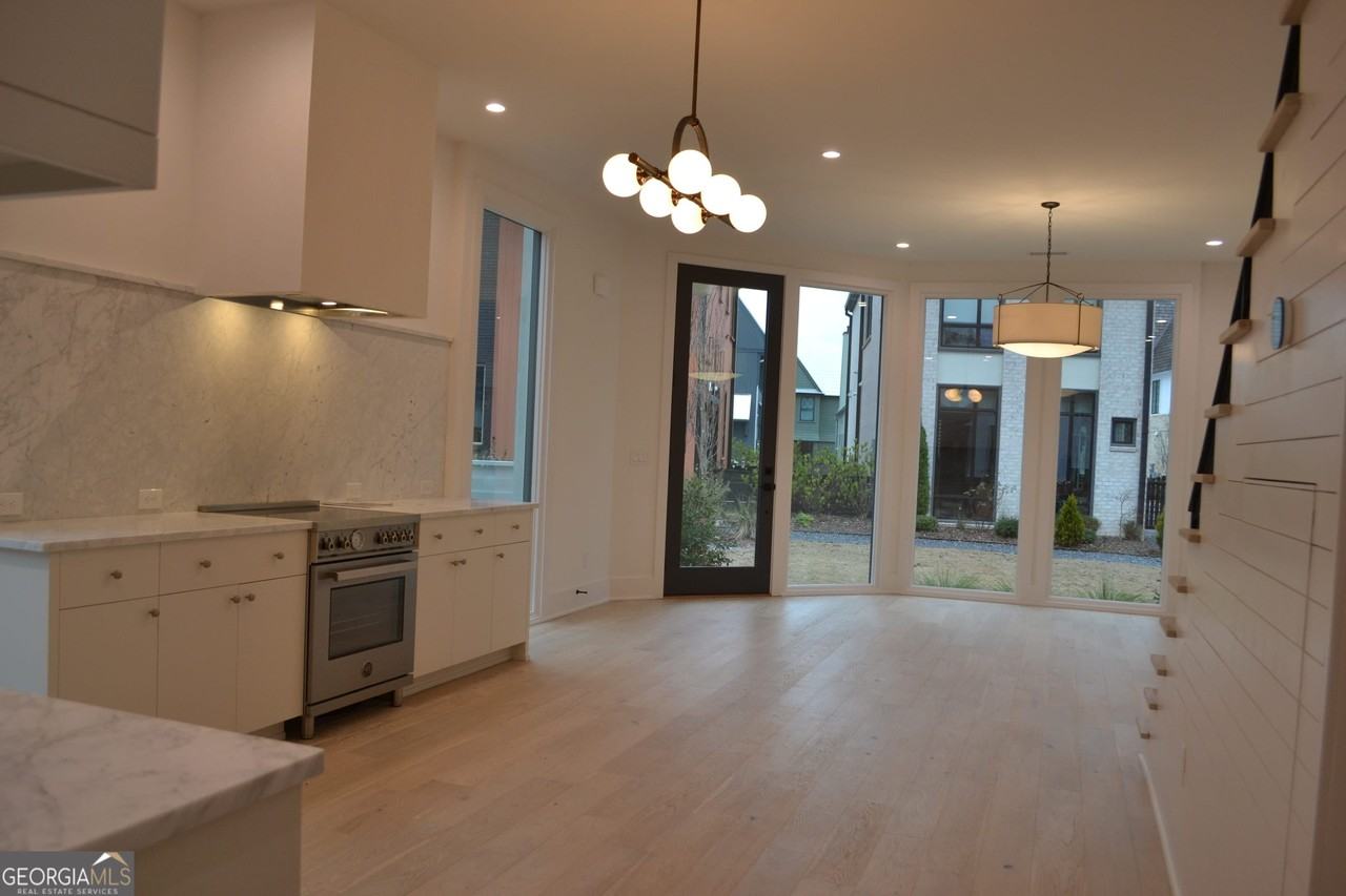 370 2nd St - Photo 5 of 15