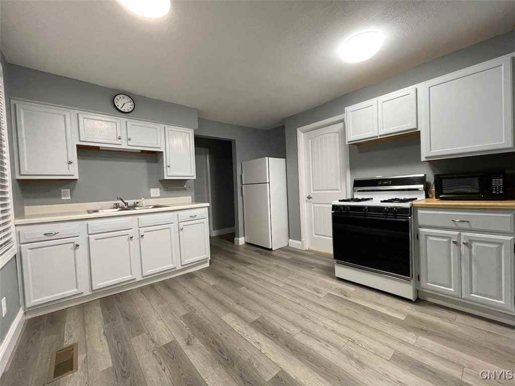 139 W Van Buren St - Photo 3 of 6