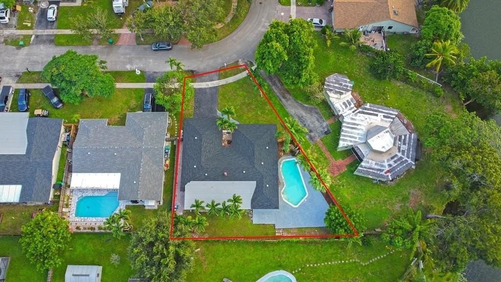 7841 Nw 46th St - Photo 2 of 21