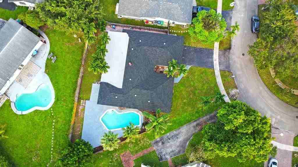 7841 Nw 46th St - Photo 3 of 21