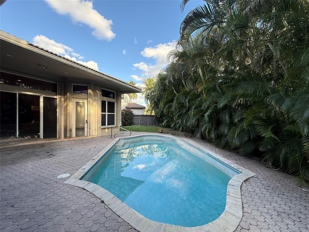 9737 Parkview Ave - Photo 4 of 24