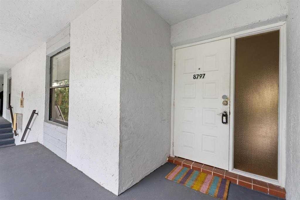 8797 Nw 35th St - Photo 3 of 33