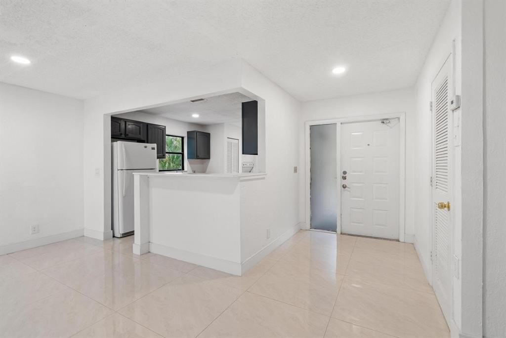 8797 Nw 35th St - Photo 4 of 33