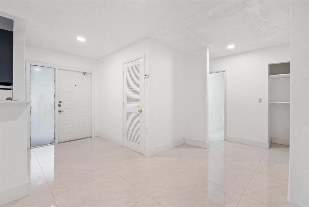 8797 Nw 35th St - Photo 6 of 33