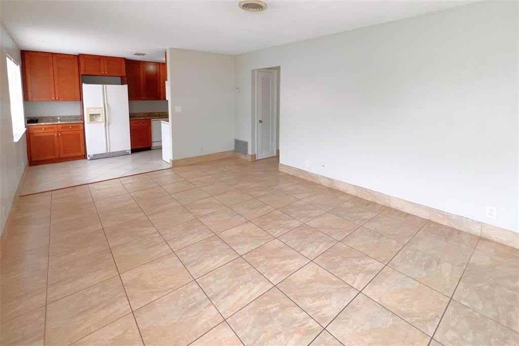 1821 Ne 56th St #1 - Photo 4 of 11