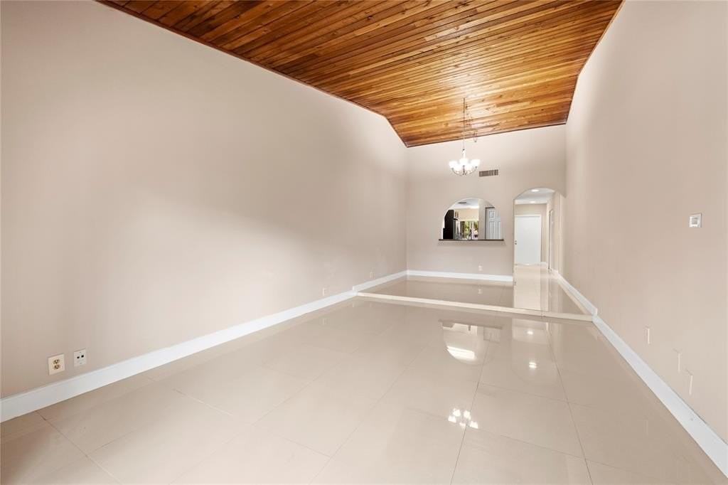 8354 Nw 37th St - Photo 6 of 27