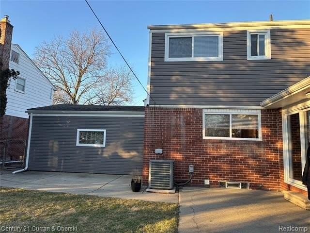 31659 Perth St - Photo 3 of 24