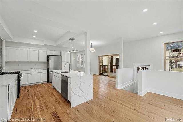 1463 Baldwin St - Photo 3 of 16