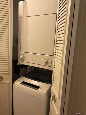 433 Fox Hills Dr S - Photo 2 of 17