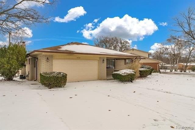 640 Cumberland St - Photo 3 of 34