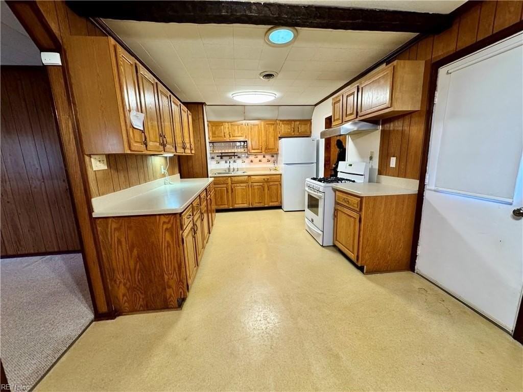 1843 Kensington Dr - Photo 4 of 18