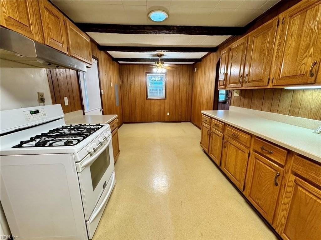 1843 Kensington Dr - Photo 5 of 18