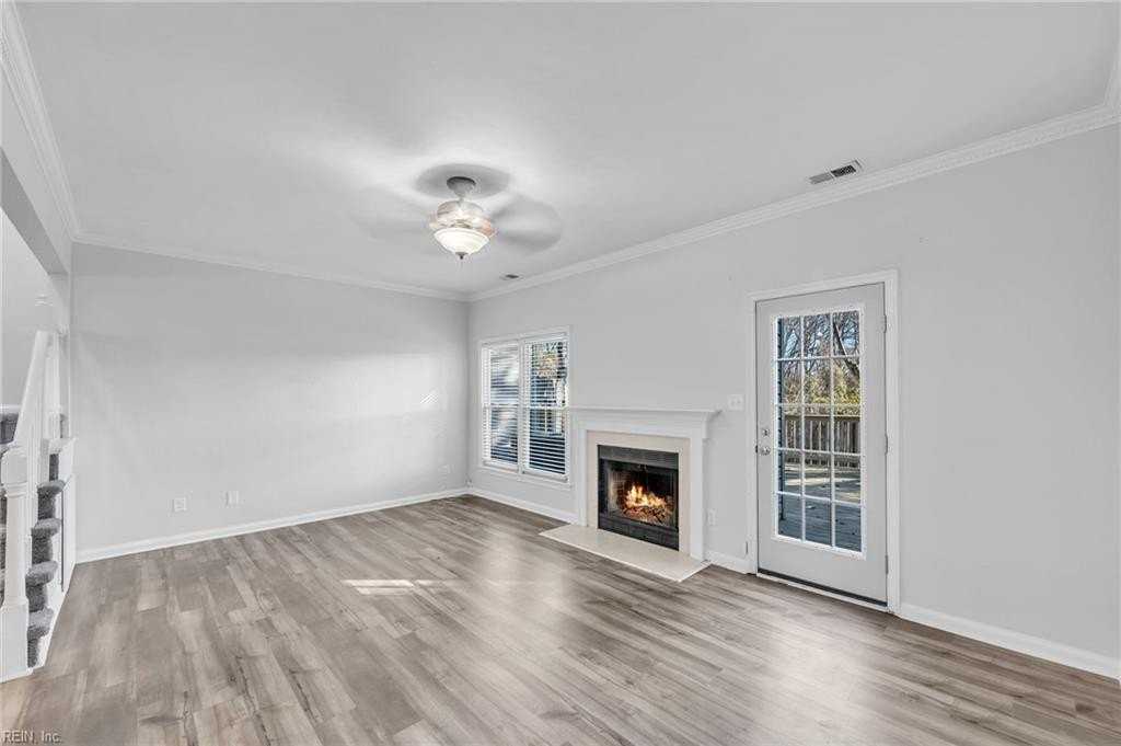 605 Creekside Ct - Photo 2 of 31