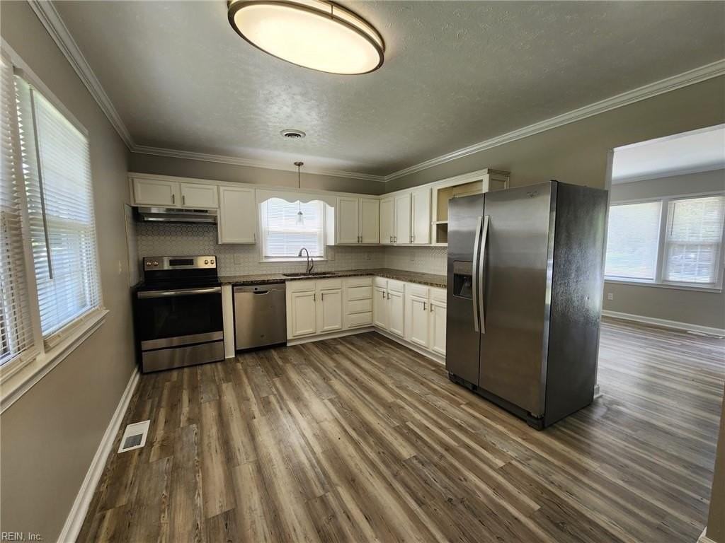 18 Janet Dr - Photo 6 of 7