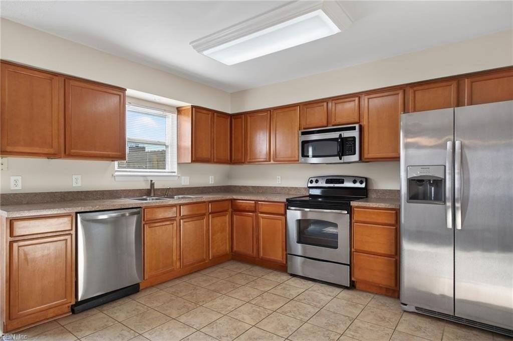 3209 Barrington Dr - Photo 2 of 16