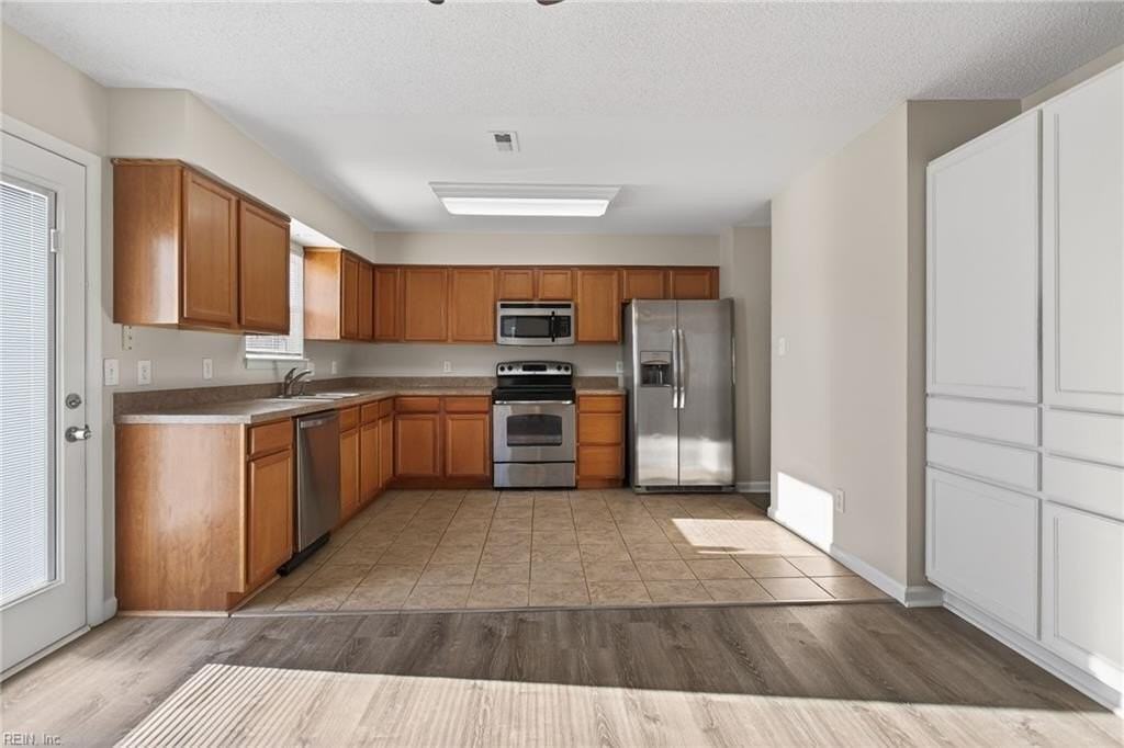 3209 Barrington Dr - Photo 4 of 16