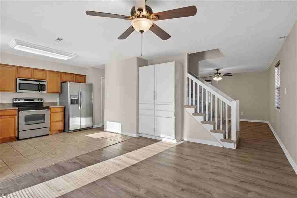 3209 Barrington Dr - Photo 5 of 16