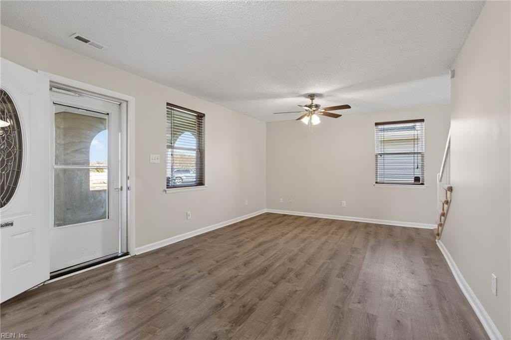 3209 Barrington Dr - Photo 7 of 16