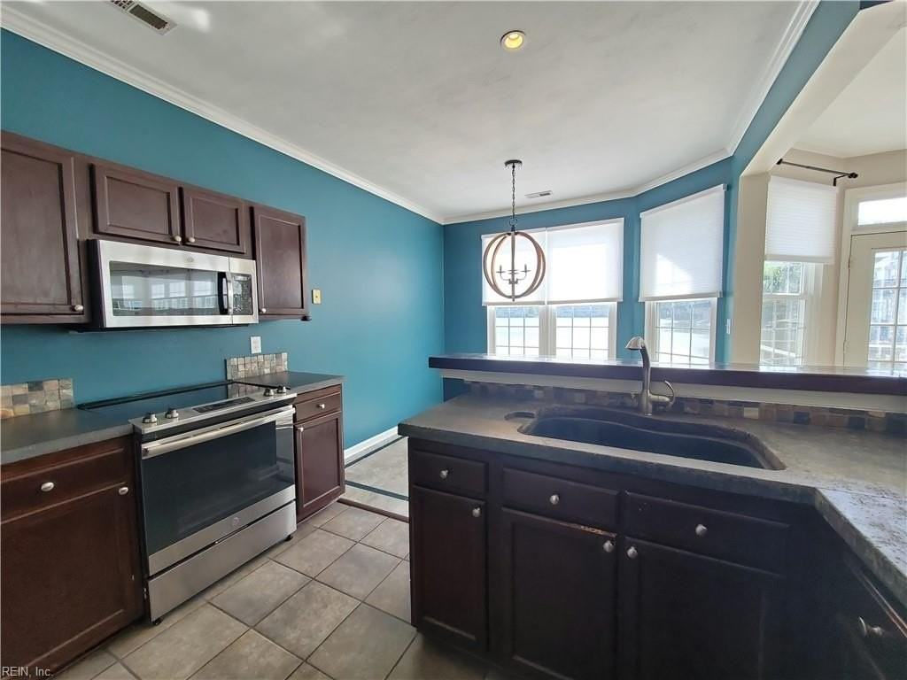 5500 Summer Cres - Photo 3 of 19