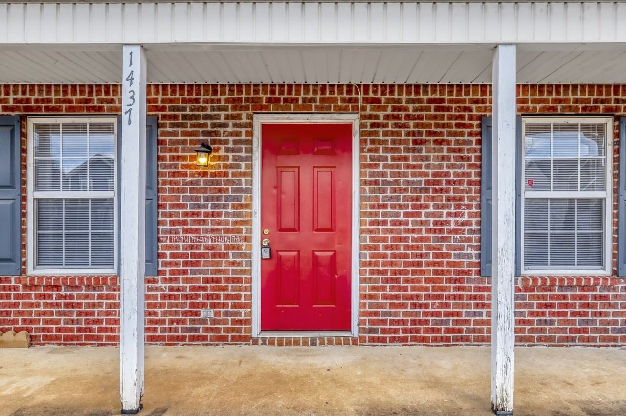 1437 Westview Dr - Photo 2 of 11