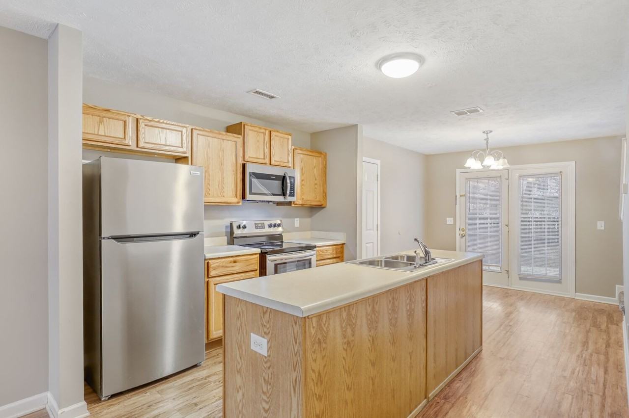 1437 Westview Dr - Photo 3 of 11