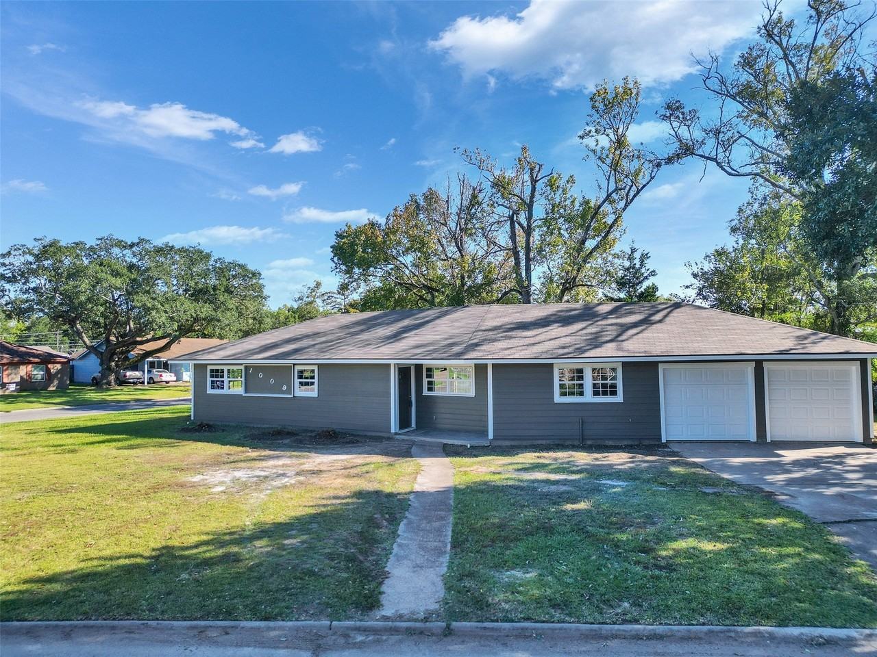 1009 Ruby Ln - Photo 2 of 30