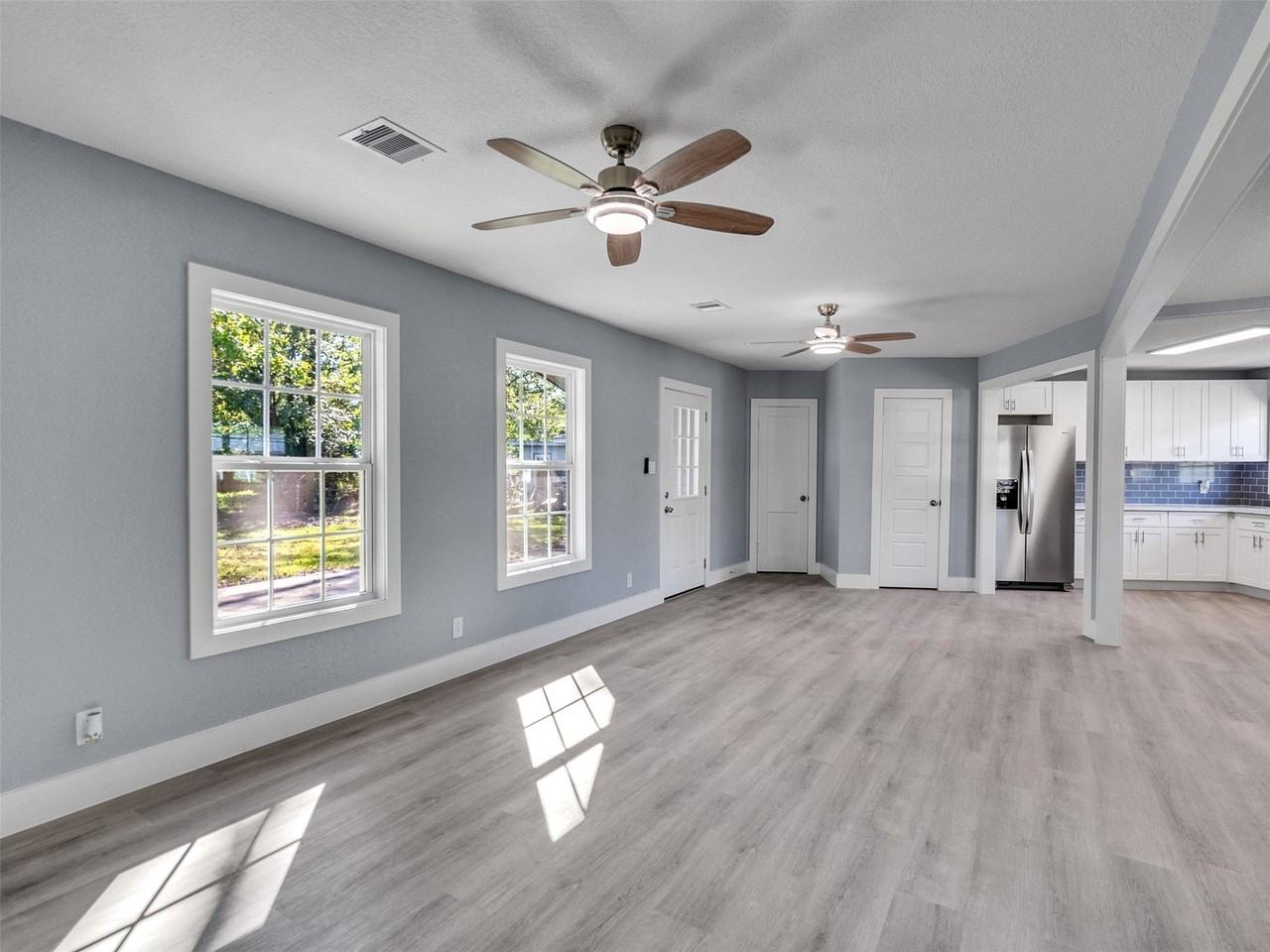 1009 Ruby Ln - Photo 4 of 30