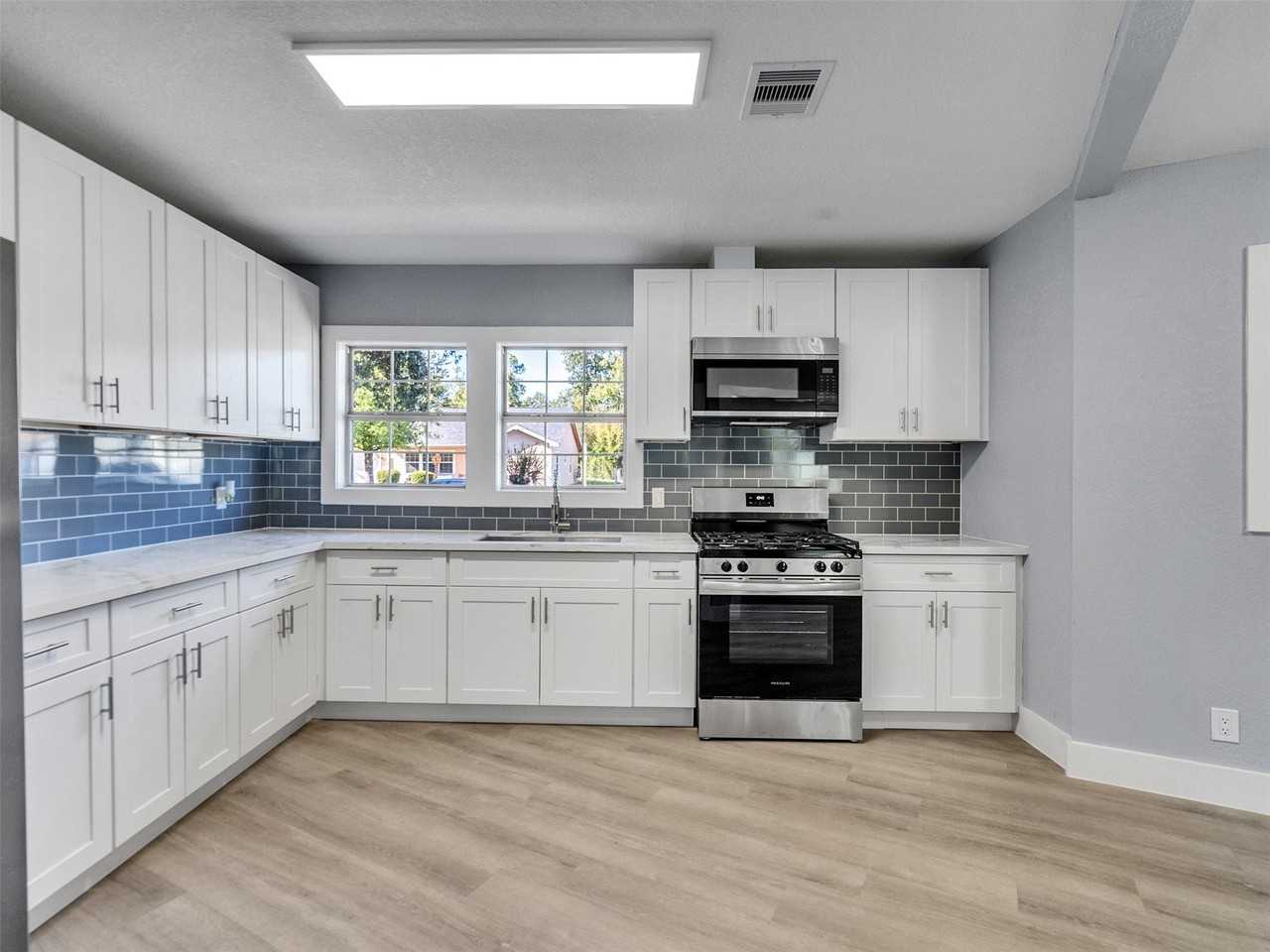 1009 Ruby Ln - Photo 7 of 30