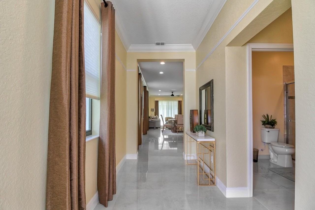 220 Se Via Visconti - Photo 4 of 22