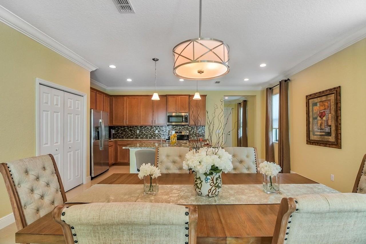 220 Se Via Visconti - Photo 5 of 22