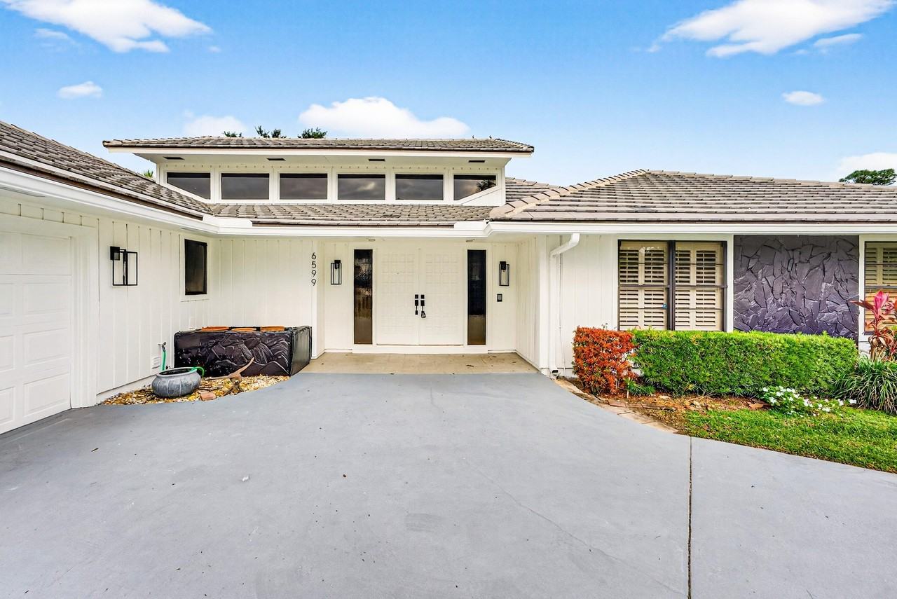 6599 Eastpointe Pines St - Photo 3 of 44