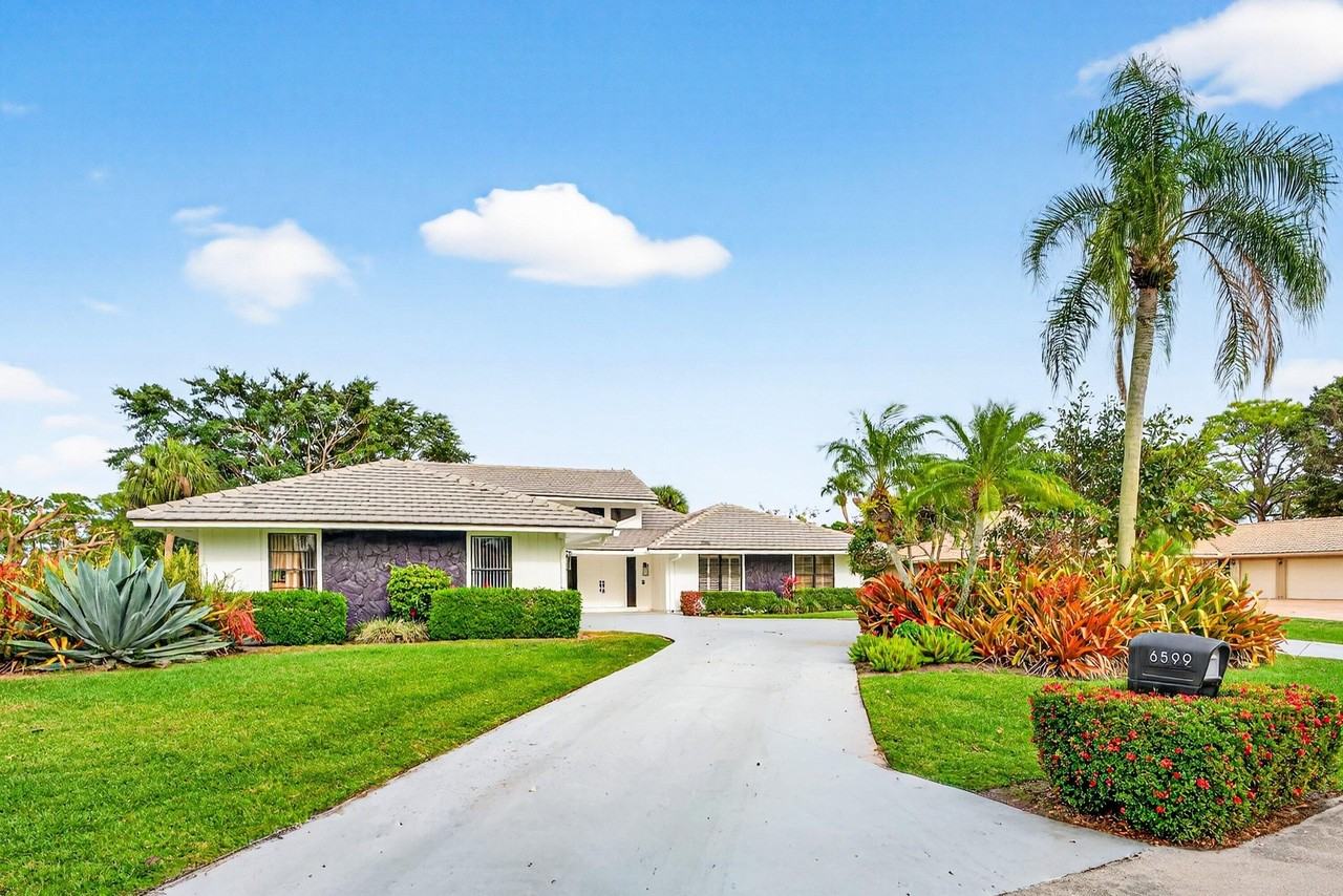 6599 Eastpointe Pines St - Photo 5 of 44