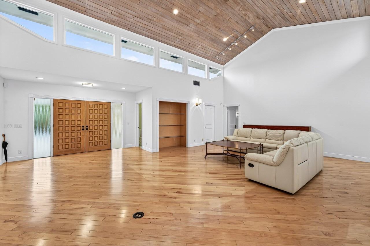 6599 Eastpointe Pines St - Photo 7 of 44