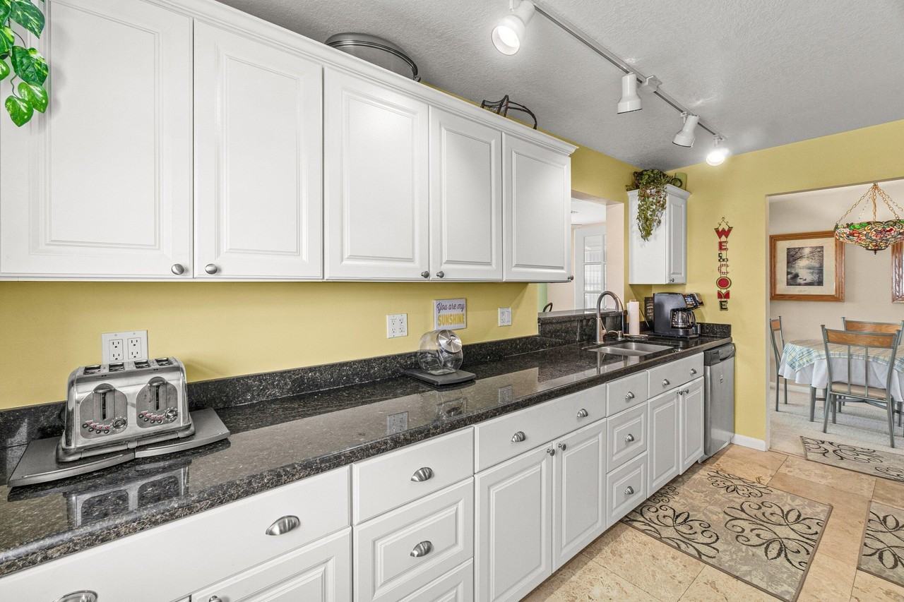 1009 Sw 3rd Ave - Photo 4 of 35