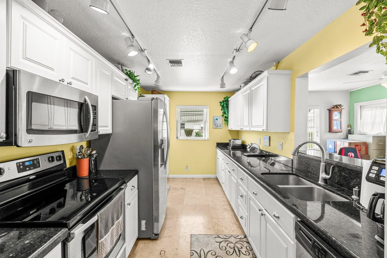 1009 Sw 3rd Ave - Photo 5 of 35