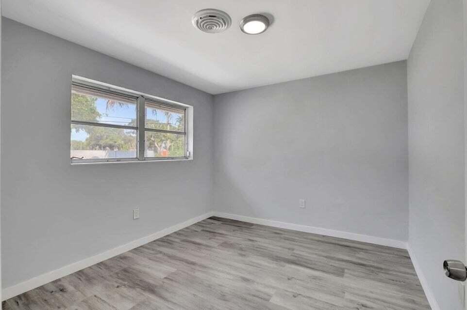 269 NW 12th Ave Avenue - Photo 5 of 30