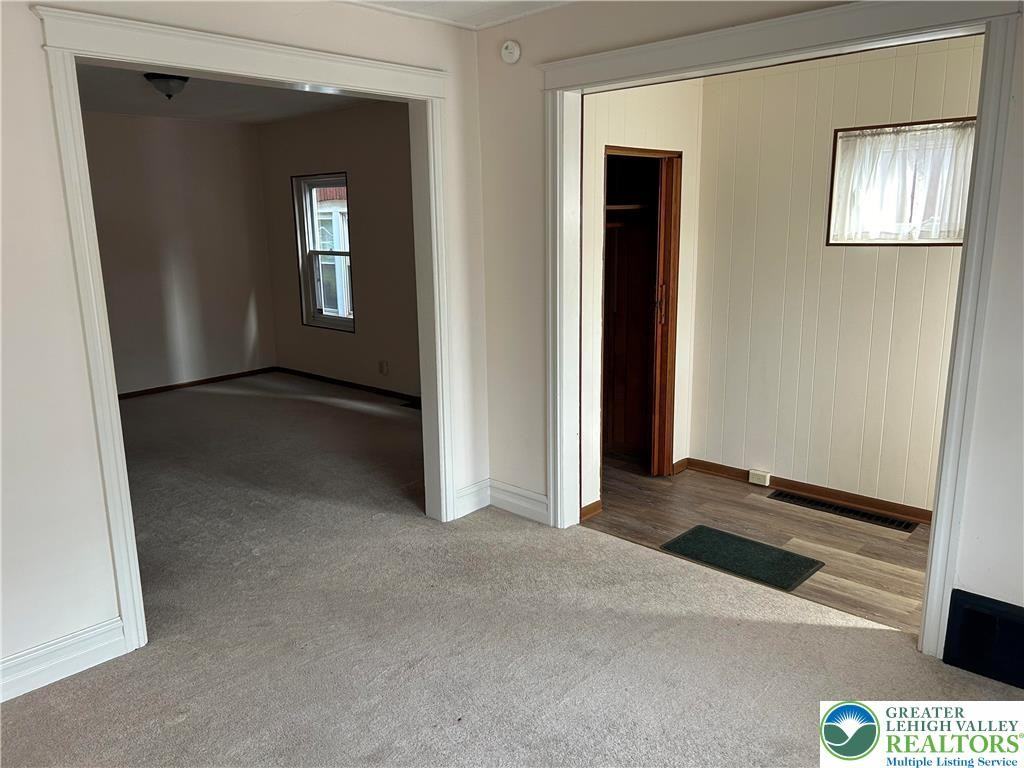 1129 Russell Ave - Photo 4 of 21