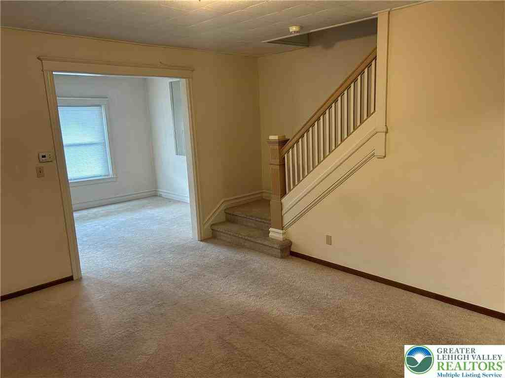 1129 Russell Ave - Photo 6 of 21