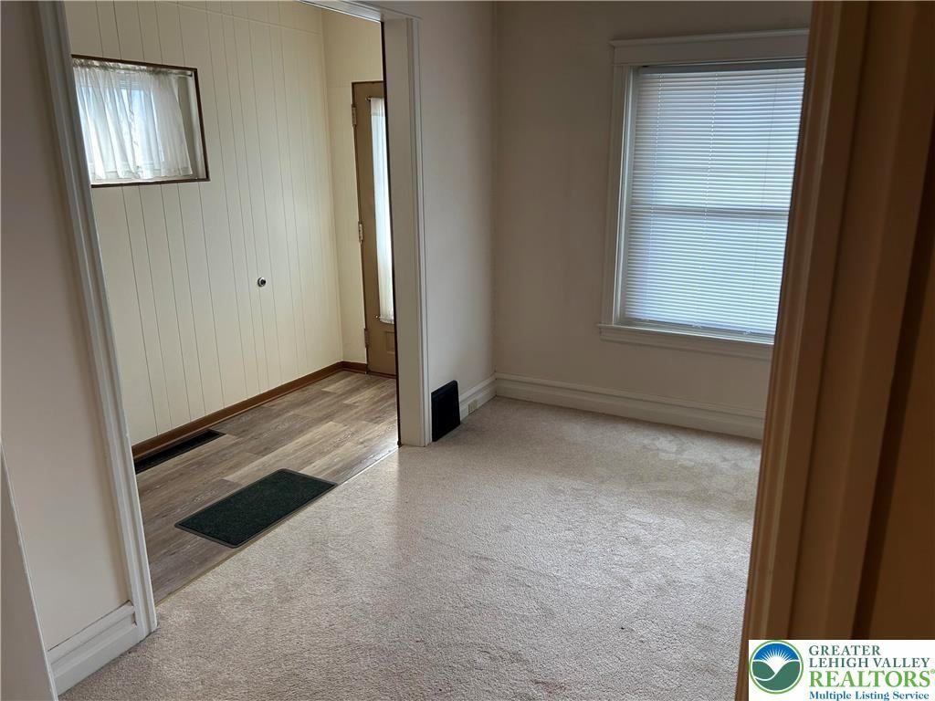 1129 Russell Ave - Photo 7 of 21