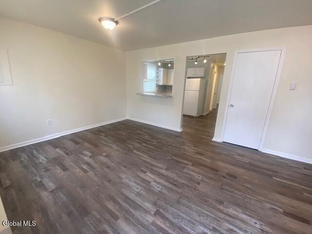 70 Osborne St - Photo 3 of 14