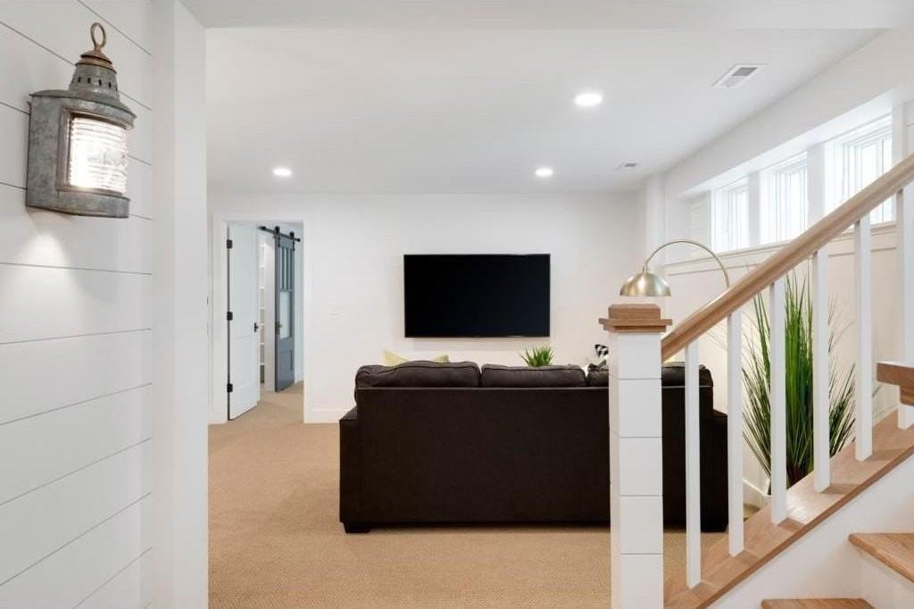 231 Manitoba Ave - Photo 7 of 34